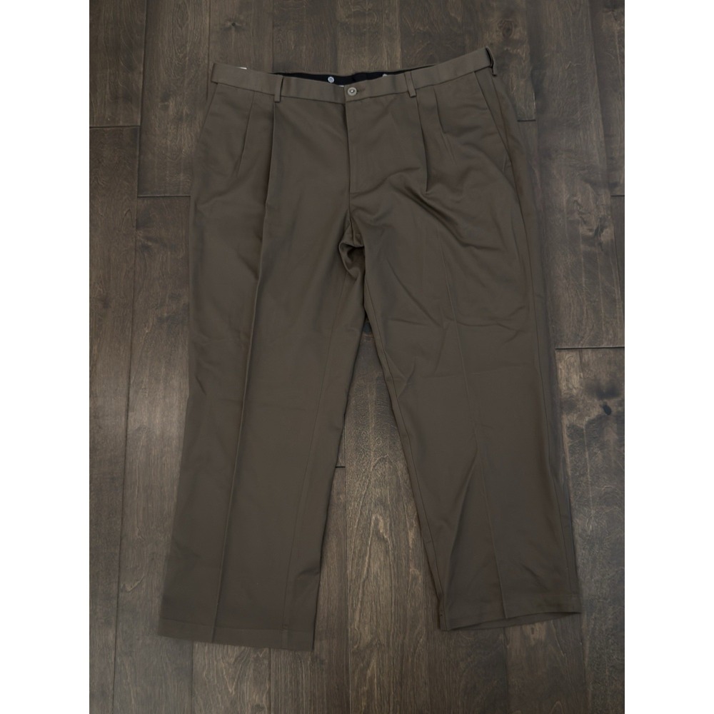 NWT Haggar Classic Fit Pleated Brown Khaki Pant Mens Size 44X29 Expandable Waist